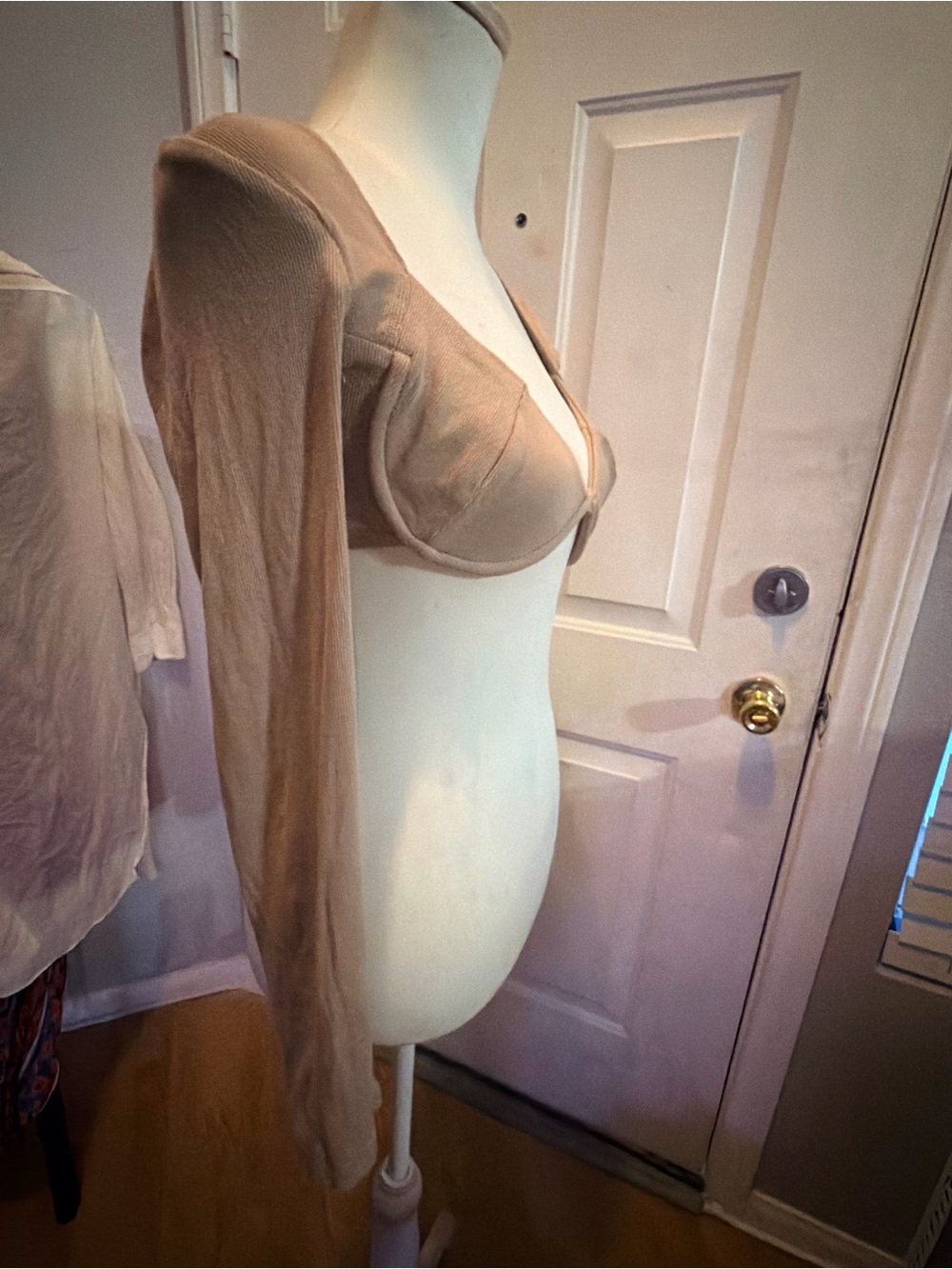 Tic toc | Long Sleeve Underwire Bra Top in Nude - Picture 4 of 7